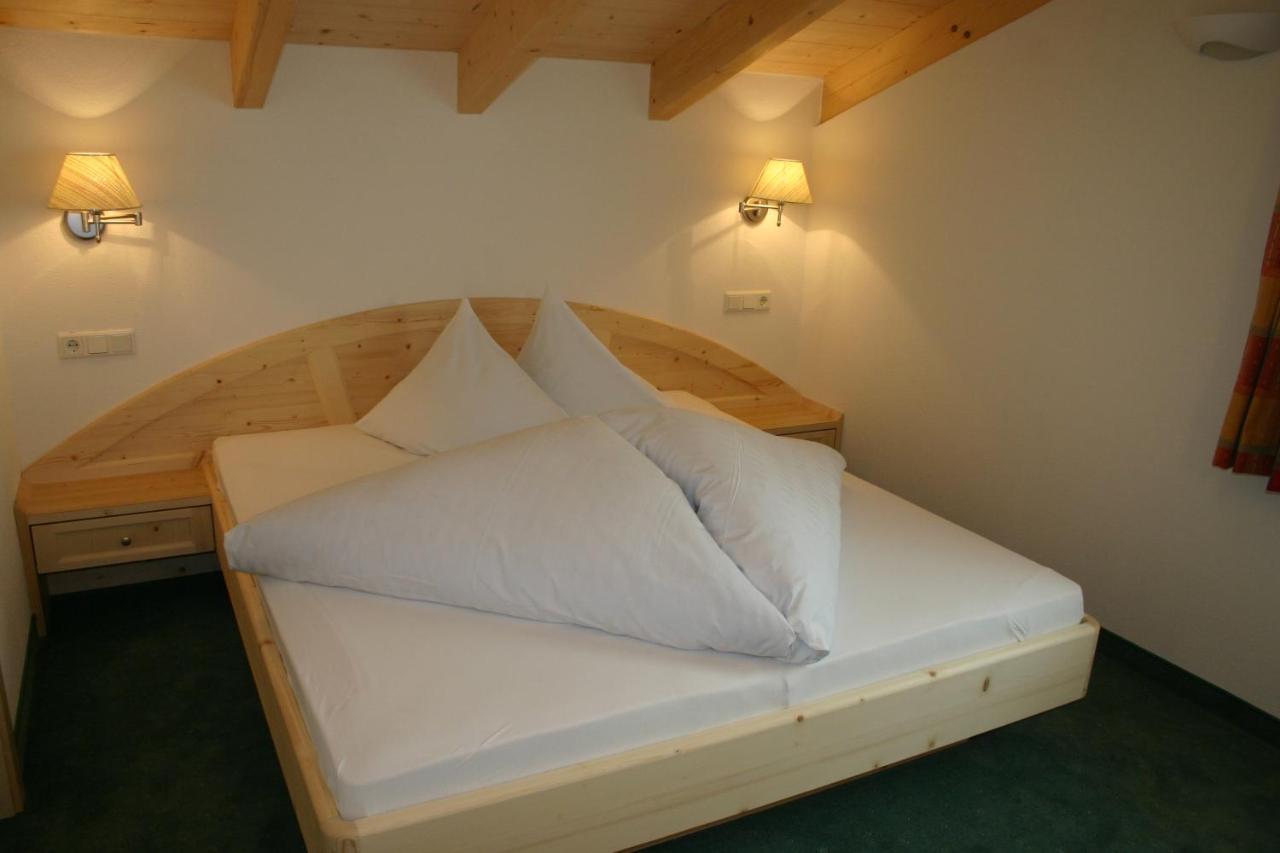 Hotel Theiner Curon Venosta Esterno foto