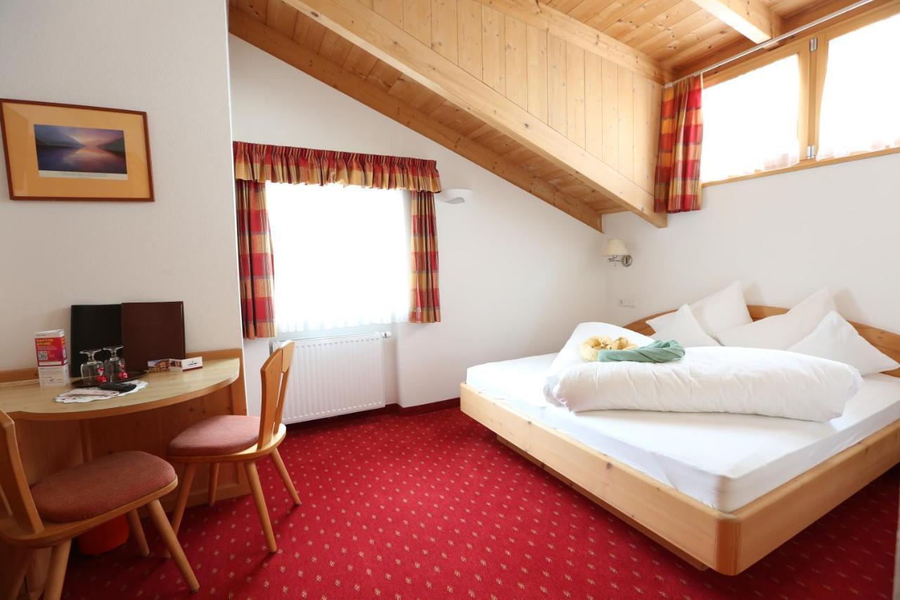 Hotel Theiner Curon Venosta Esterno foto